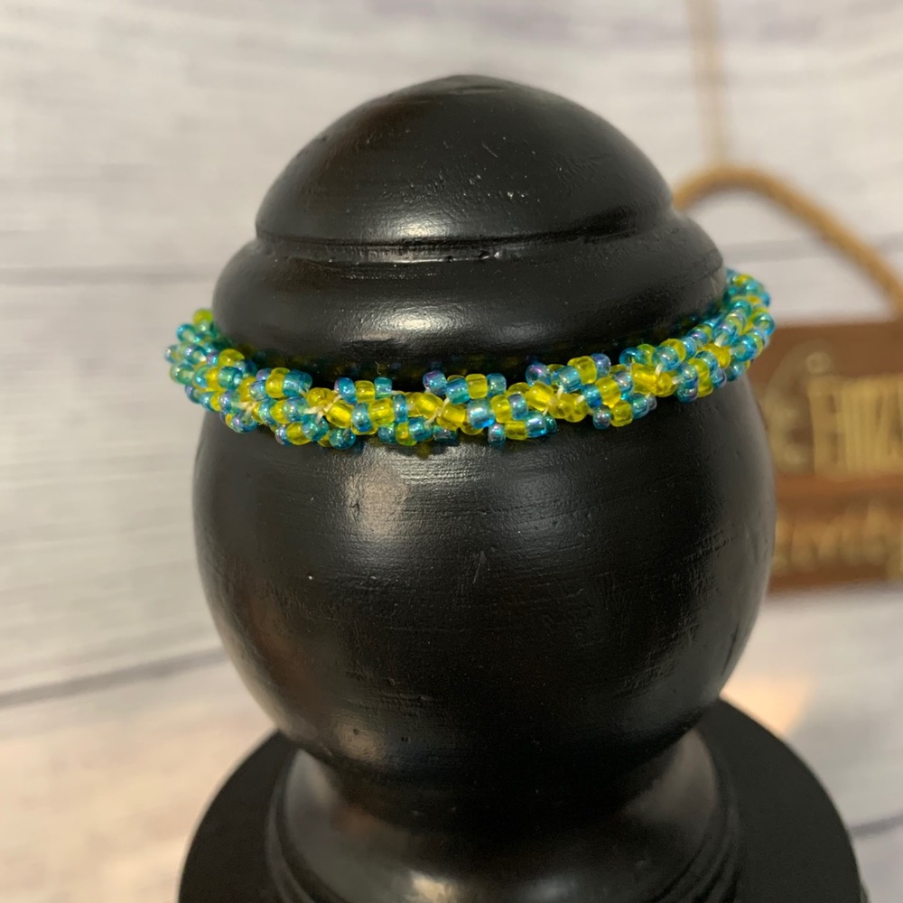 Handbeaded Bracelet - Picture 4 of 5